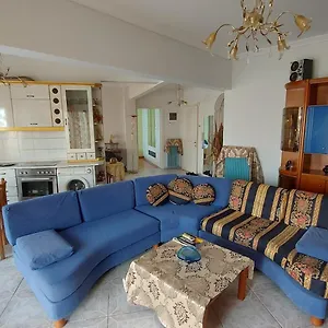 https://spacious-apartment-near-to-center.hotels-of-thessaloniki.com